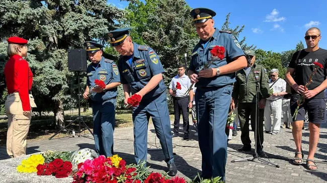 Митинг в День памяти и скорби в городе Геническе