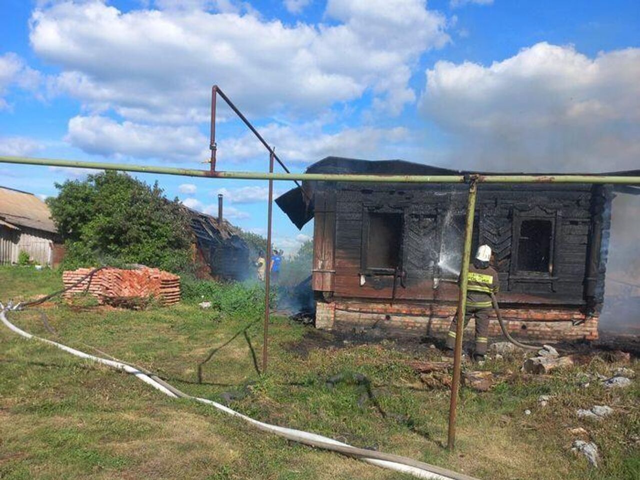 В Пензенской области при пожаре в доме спасли шестерых детей - РИА Новости,  22.06.2024