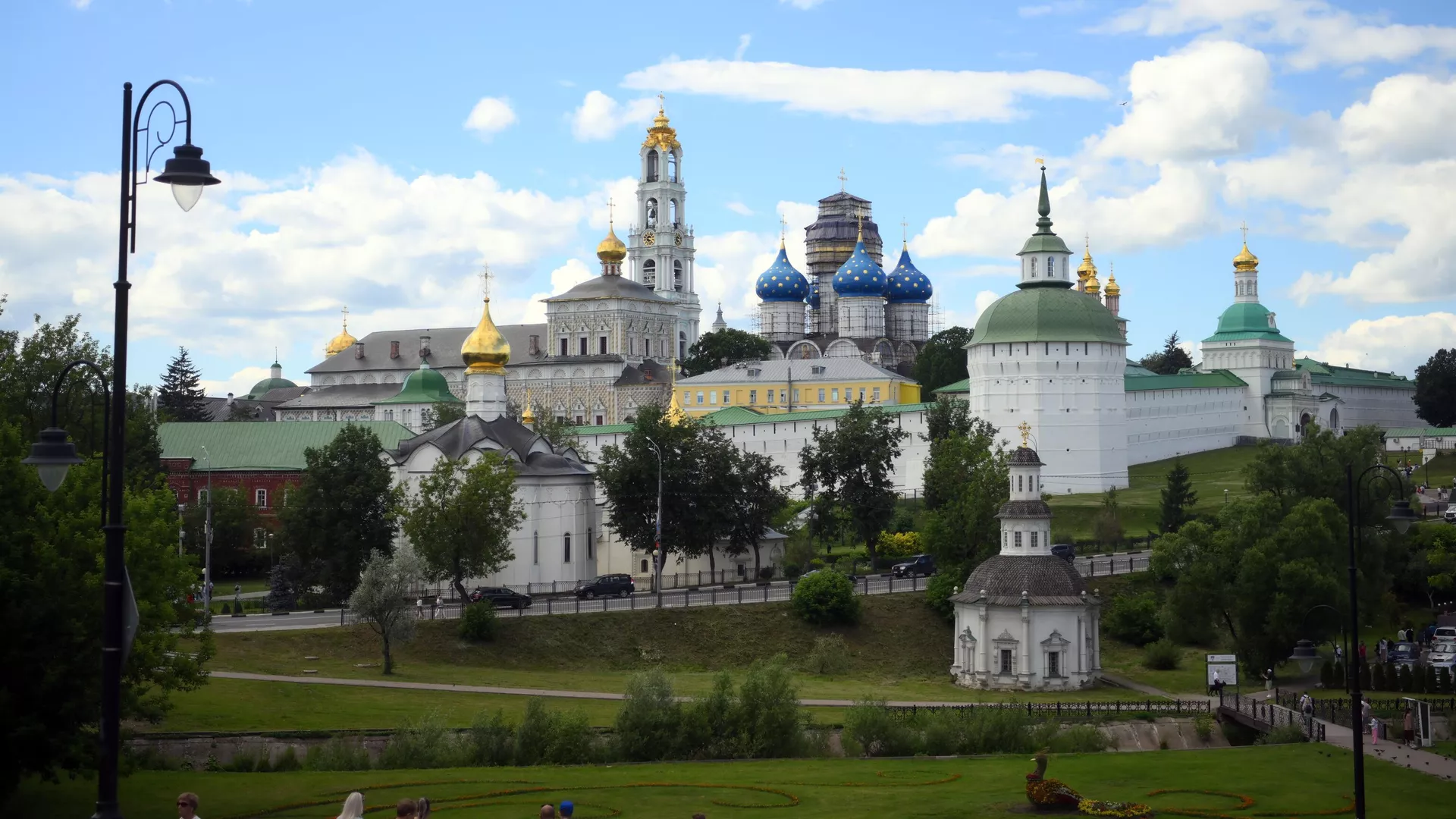 Свято-Троицкая Сергиева Лавра накануне праздника Святой Троицы. 22 июня 2024 - РИА Новости, 1920, 22.06.2024