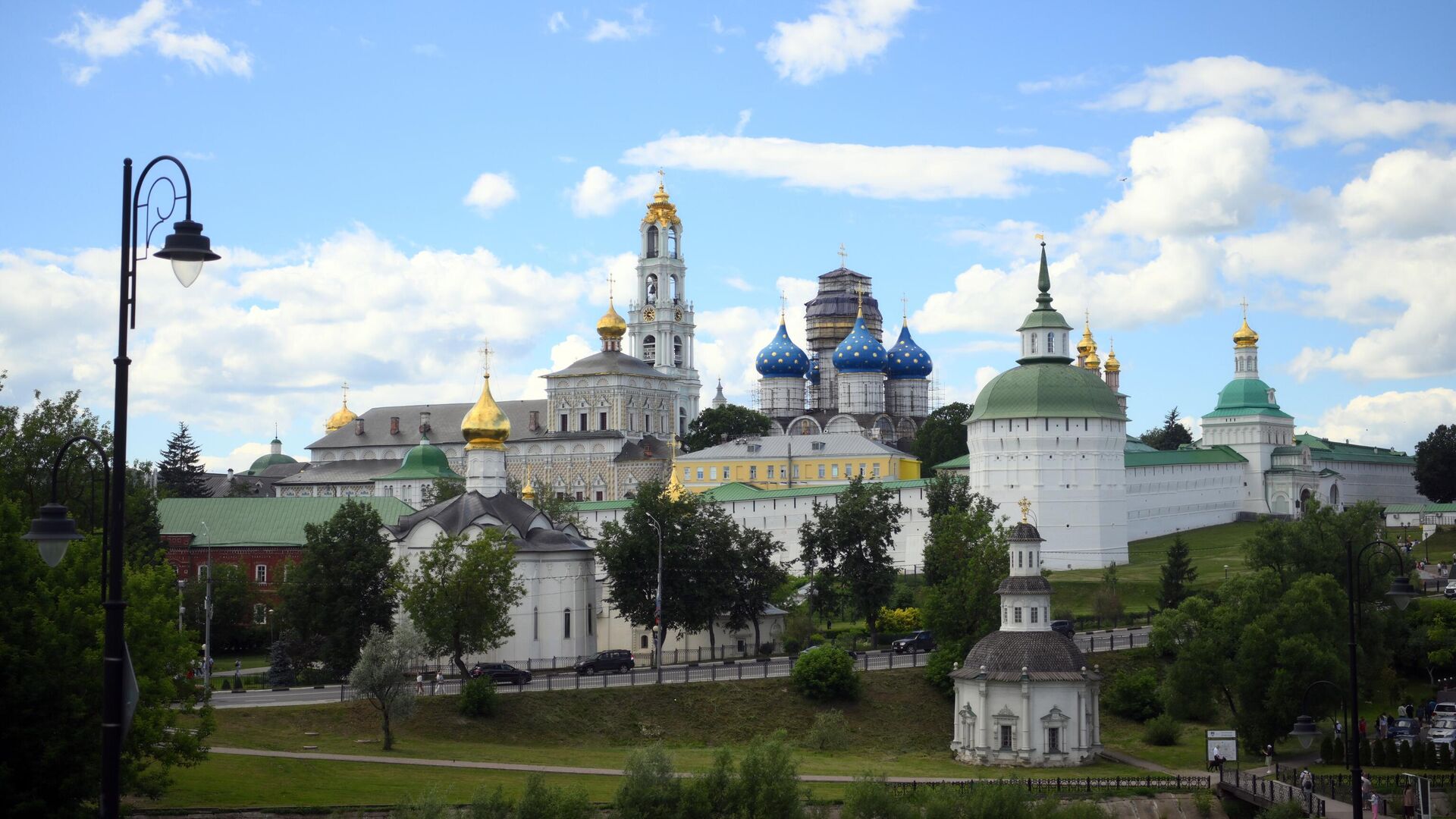 Патриарх Кирилл приехал в Троице-Сергиеву лавру - РИА Новости, 26.06.2024