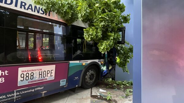 Автобус врезался в здание в Сиэтле, США