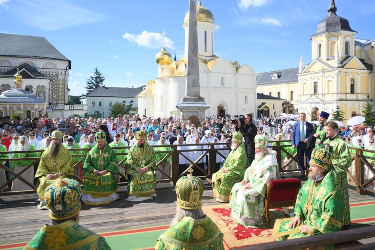 Патриарх Московский и всея Руси Кирилл на богослужении в праздник Святой Троицы в Свято-Троицкой Сергиевой лавре