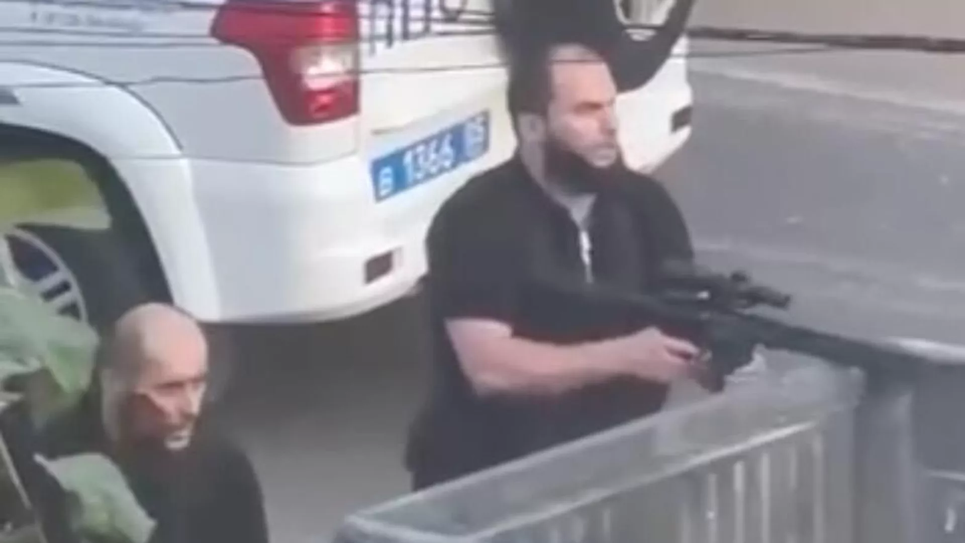 Террористы, напавшие на сотрудников полиции в Дагестане. Кадр видео очевидца - РИА Новости, 1920, 23.06.2024