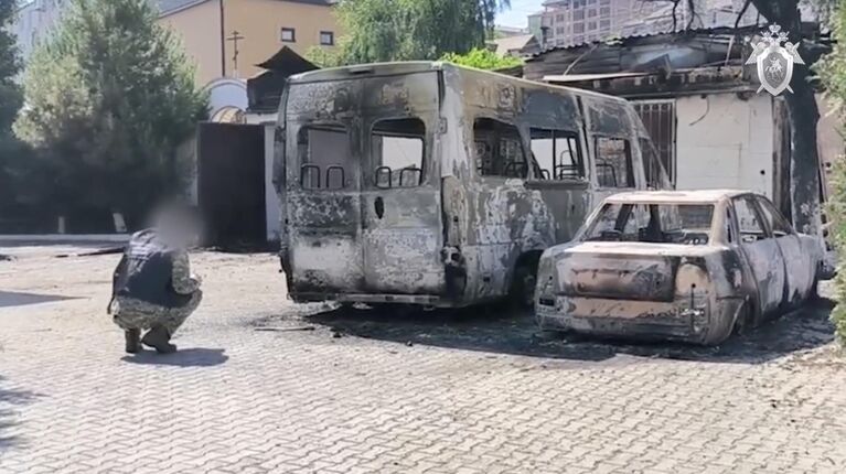 Кадр видео СК России с места терактов в Дербенте и Махачкале