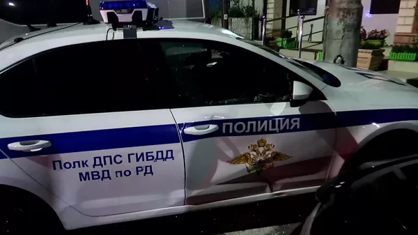 Поврежденный автомобиль ДПС в Дагестане, где были совершены вооруженные нападения на храмы и синагогу Поврежденный автомобиль ДПС в Дагестане, где были совершены вооруженные нападения на храмы и синагогу