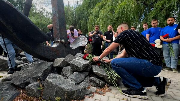 Акция памяти жертв украинского удара по Севастополю в Донецке