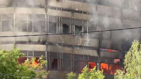 Обрушение конструкций в горящем здании во Фрязино