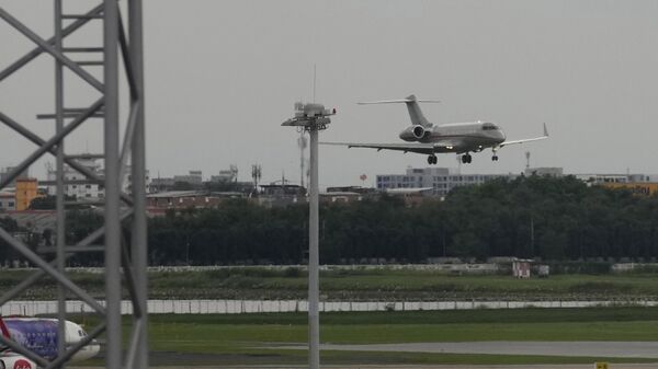 Самолет, на борту которого находится Джулиан Ассанж готовится к приземлению в Бангкоке, Таиланд