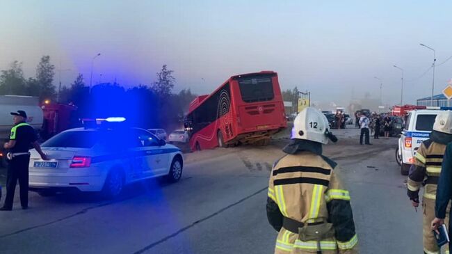 Место ДТП с участием маршрутного автобуса в поселке Жатай в Якутии. 24 июня 2024