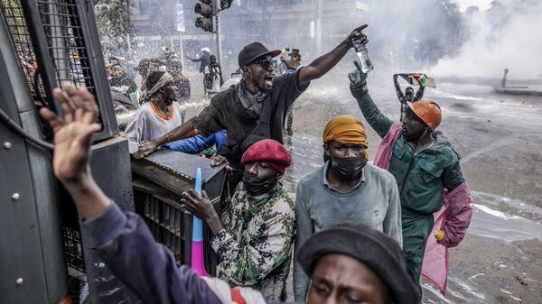Участники акции протеста в Найроби, Кения