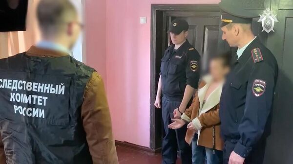 Работа следователей по делу об истязании жительницей Ставрополья девочки