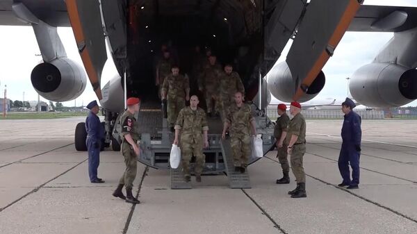 Освобожденные российские военнослужащие доставлены в Москву самолетами Военно-транспортной авиации
