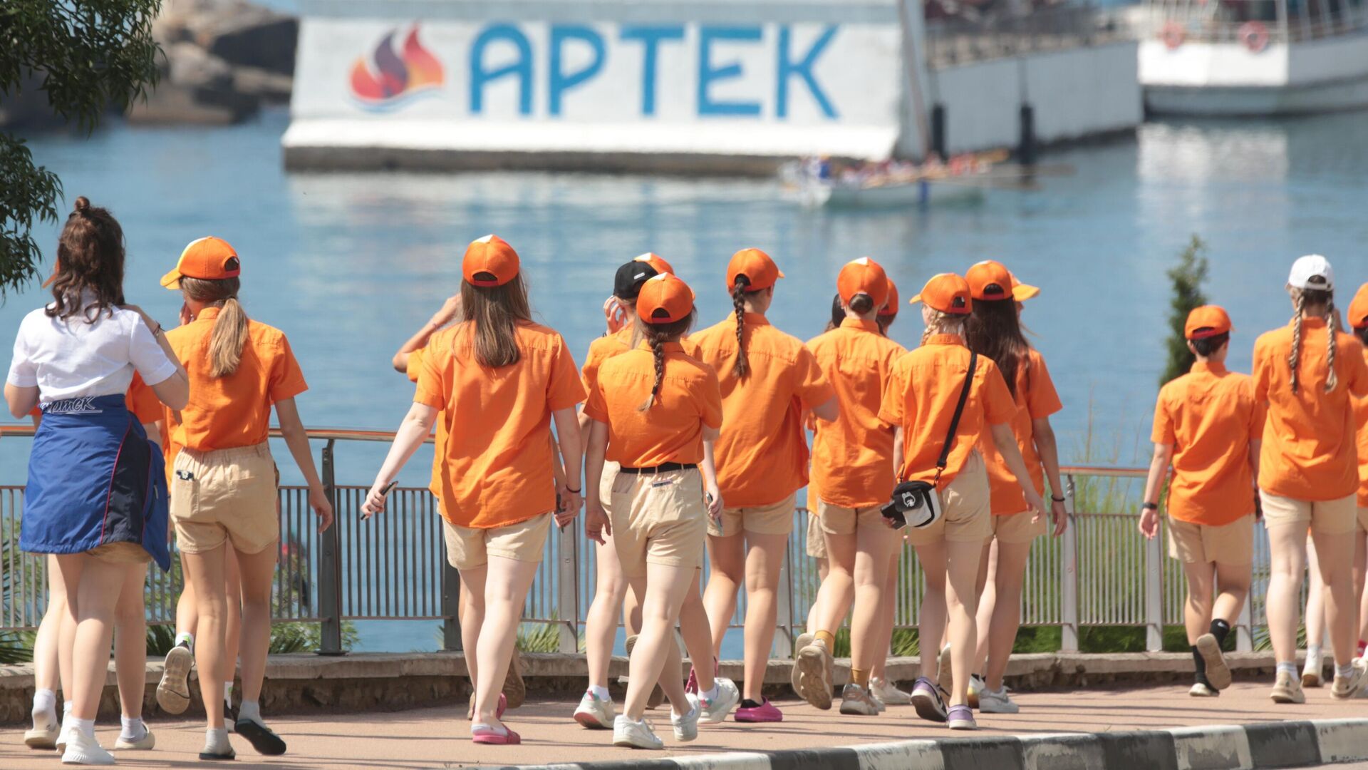 Дети в Международном детском центре Артек в Крыму  - РИА Новости, 1920, 10.06.2025