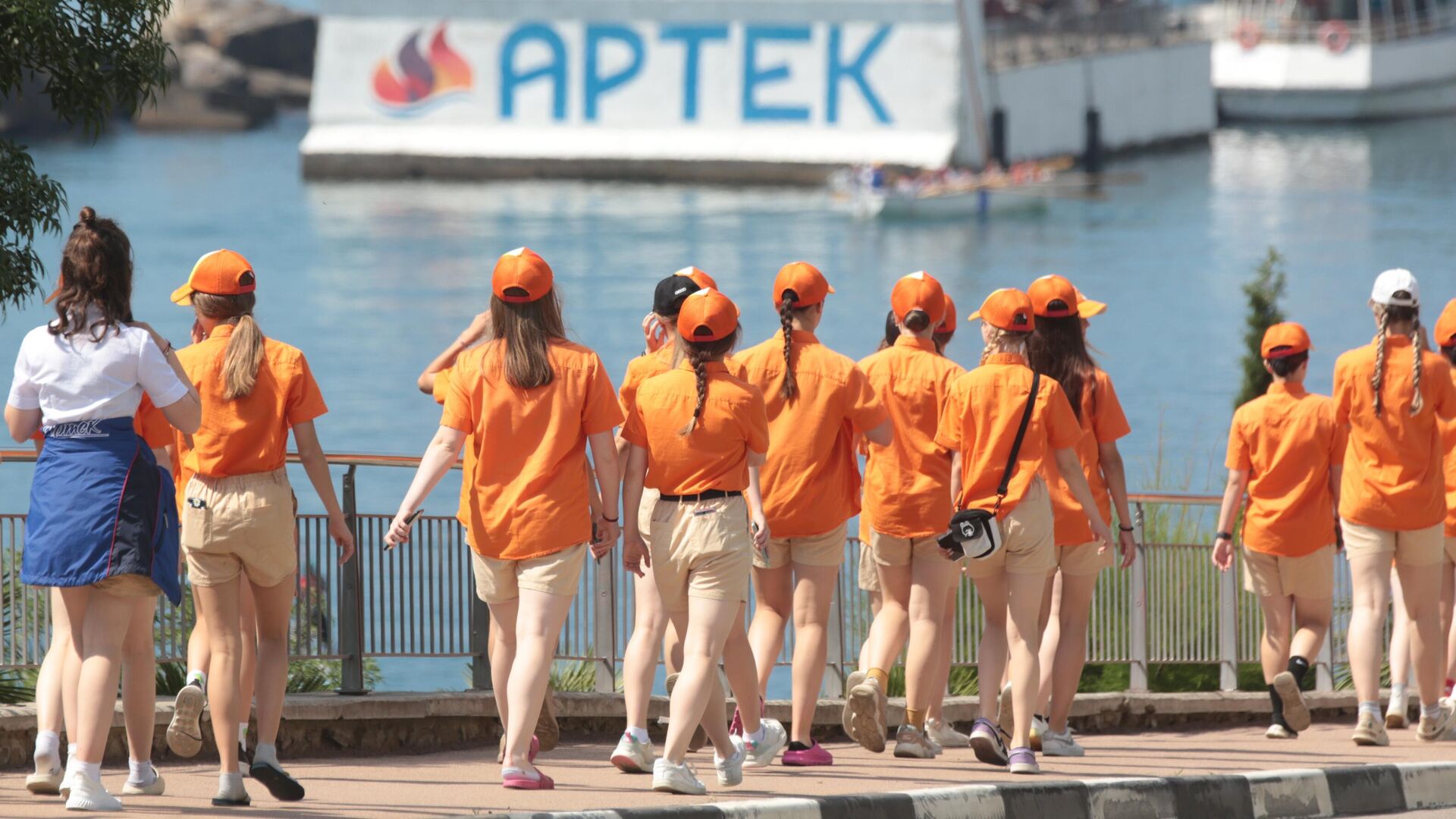 Дети в Международном детском центре Артек в Крыму  - РИА Новости, 1920, 01.12.2025