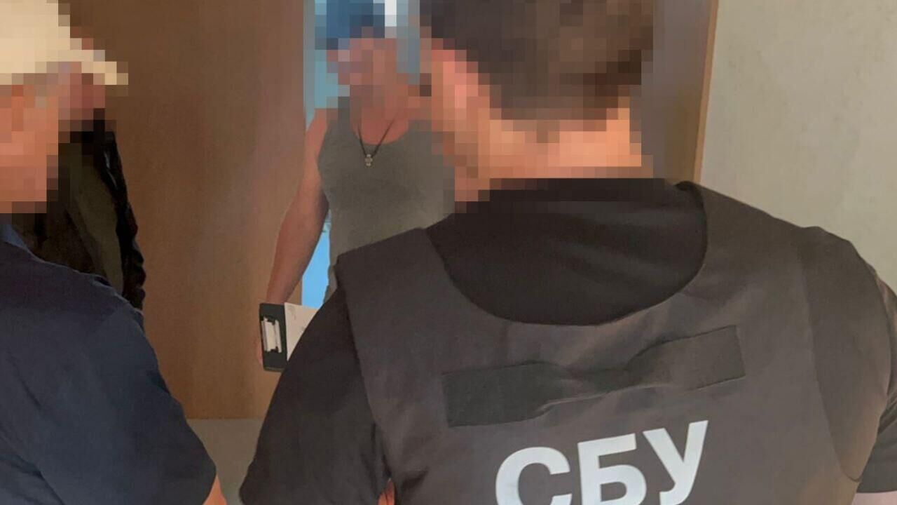 Задержание сотрудниками СБУ экс-чиновника национальной энергетической компании Укрэнерго, обвиняемого в закупке бронежилетов для сотрудников по вдвое завышенной цене - РИА Новости, 1920, 26.06.2024