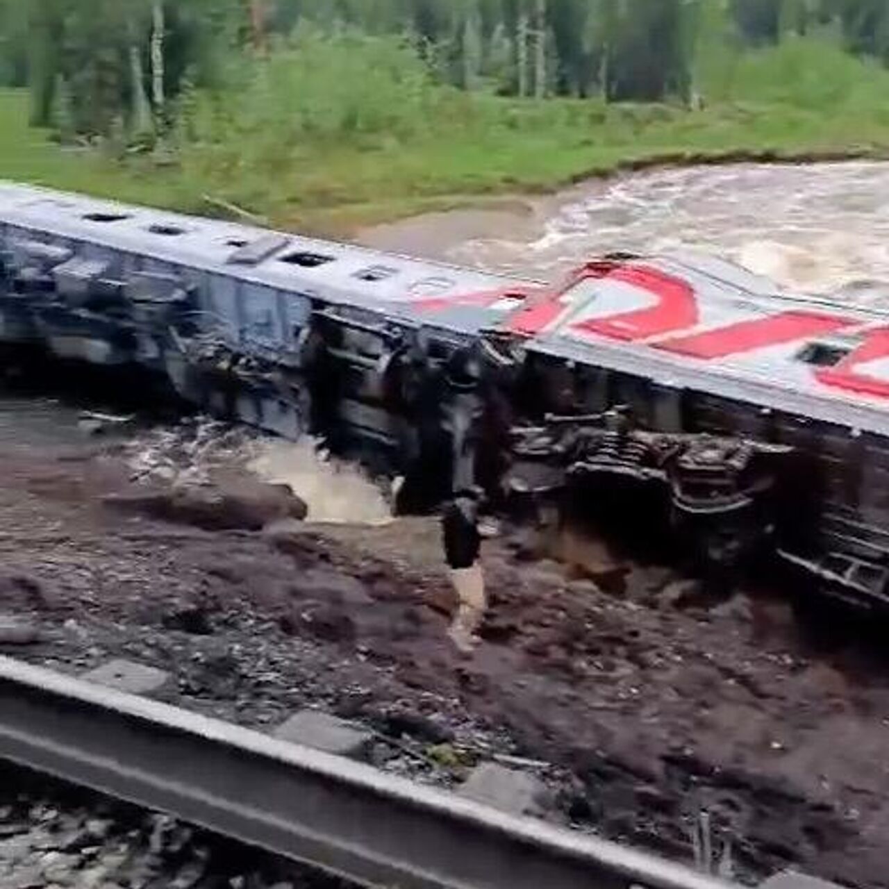 В Коми после схода поезда с рельсов восстановили движение по одному пути -  РИА Новости, 27.06.2024