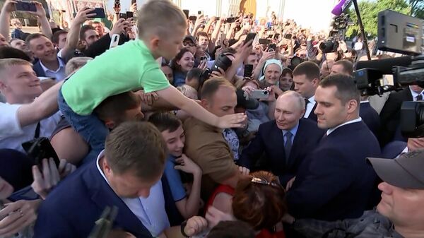 Общение Путина с верующими в Троице-Сергиевой лавре