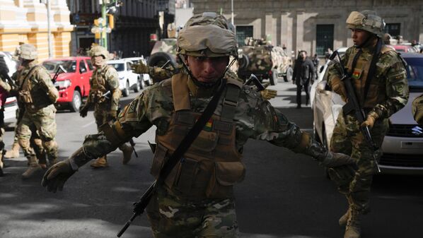 Военный на площади Мурильо в Ла-Пасе