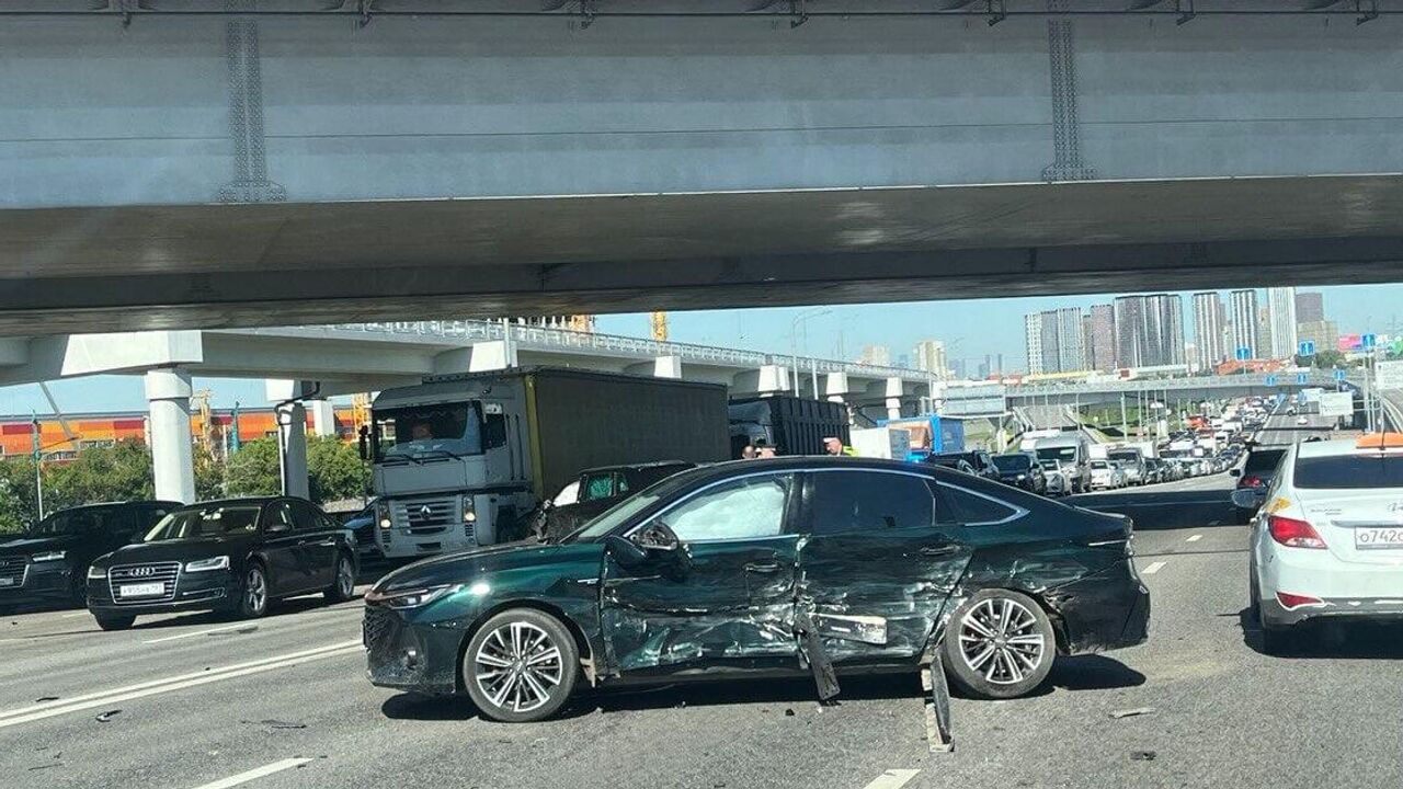 В Москве на Волгоградском проспекте произошло массовое ДТП - РИА Новости,  27.06.2024