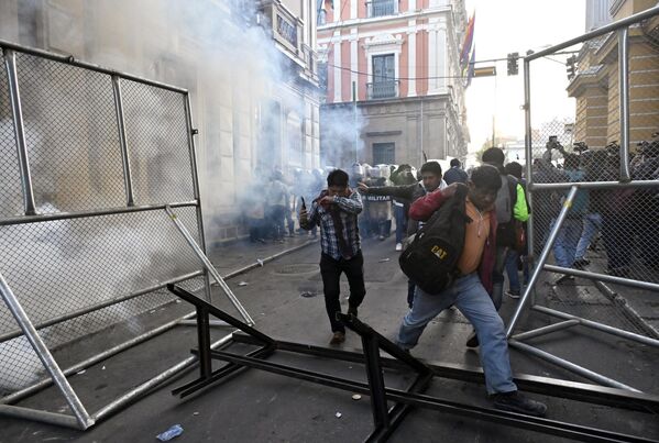 Попытка госпереворота у дворца Кемадо на площади Мурильо в Ла-Пасе