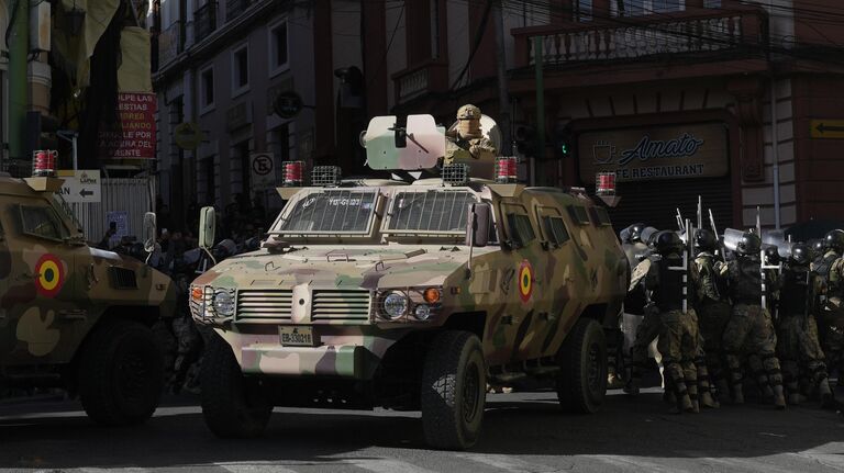 Военная полиция на площади Мурильо в Ла-Пасе, Боливия