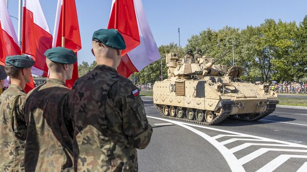Американские военные принимают участи в параде в честь Дня Войска Польского в Варшаве