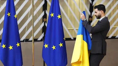 Флаги Украины и ЕС в Брюсселе
