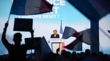 Марин Ле Пен на предвыборном мероприятии