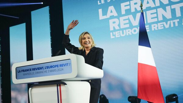 Марин Ле Пен на предвыборном мероприятии