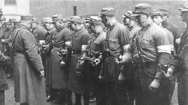 Строй бойцов СА в качестве Вспомогательной полиции. Берлин, 1933 год