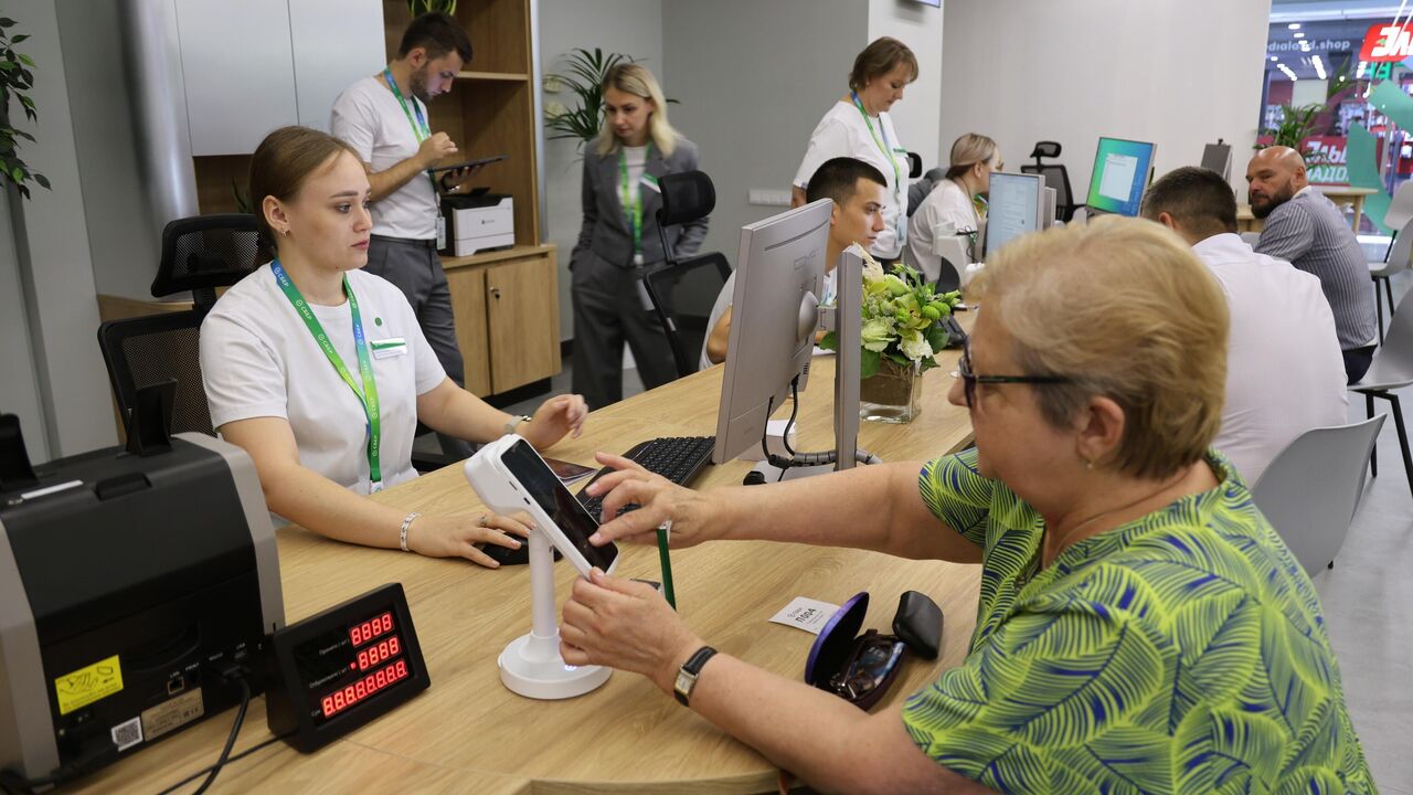 В ЛНР открылись первые полноформатные отделения Сбербанка - РИА Новости,  28.06.2024