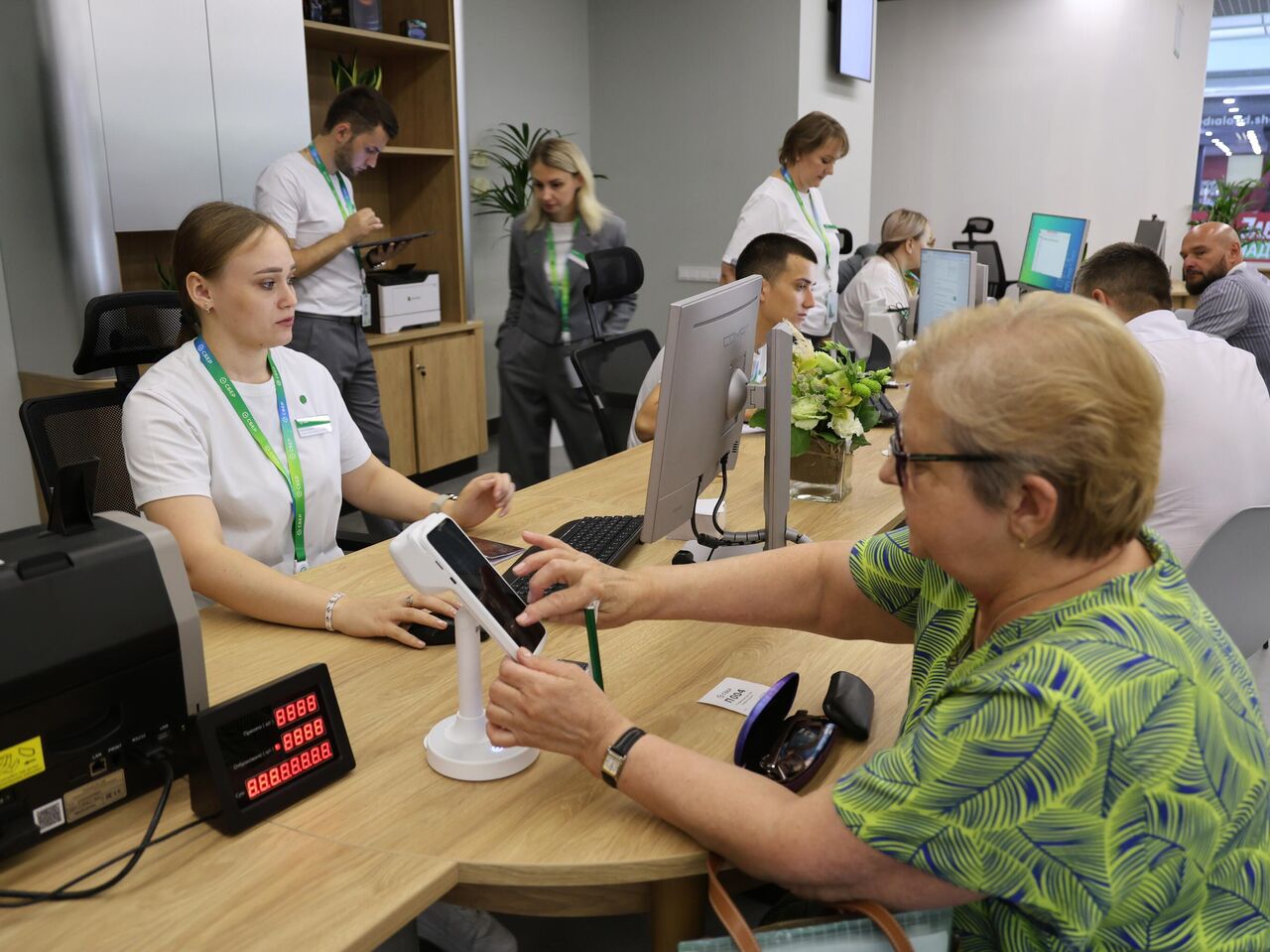 В Донецке открыли первое полноформатное отделение Сбербанка - РИА Новости,  28.06.2024