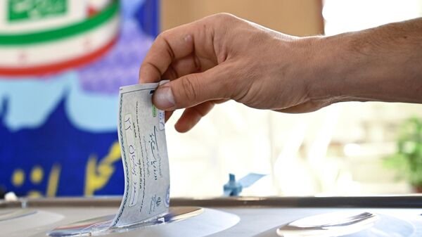Голосование на внеочередных президентских выборах в резиденции посла Ирана в Москве