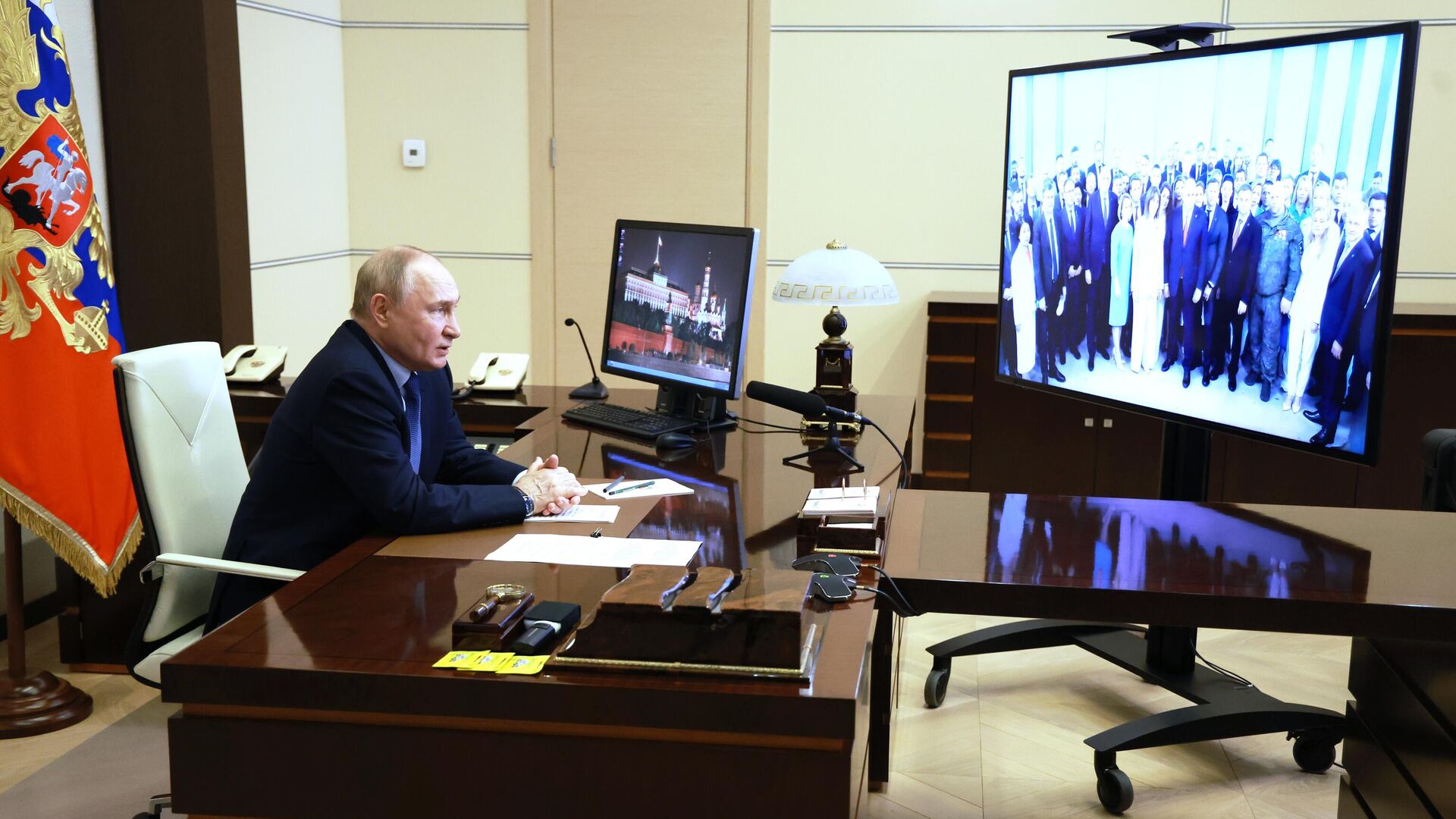 Президент России Владимир Путин провел встречу с выпускниками высшей школы РАНХиГС