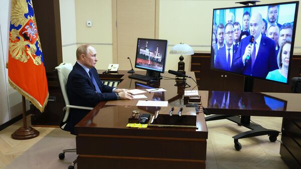 Президент РФ Владимир Путин в режиме видеосвязи проводит встречу с выпускниками программы кадрового резерва Высшей школы госуправления РАНХиГС