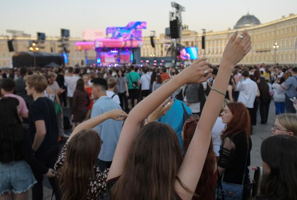 Праздник выпускников школ Алые паруса в Санкт-Петербурге