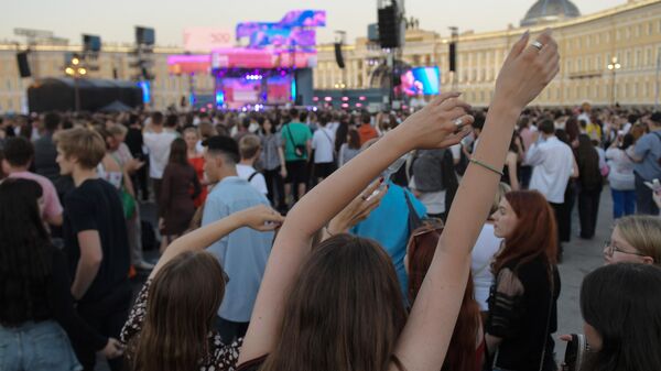 Праздник выпускников школ Алые паруса в Санкт-Петербурге