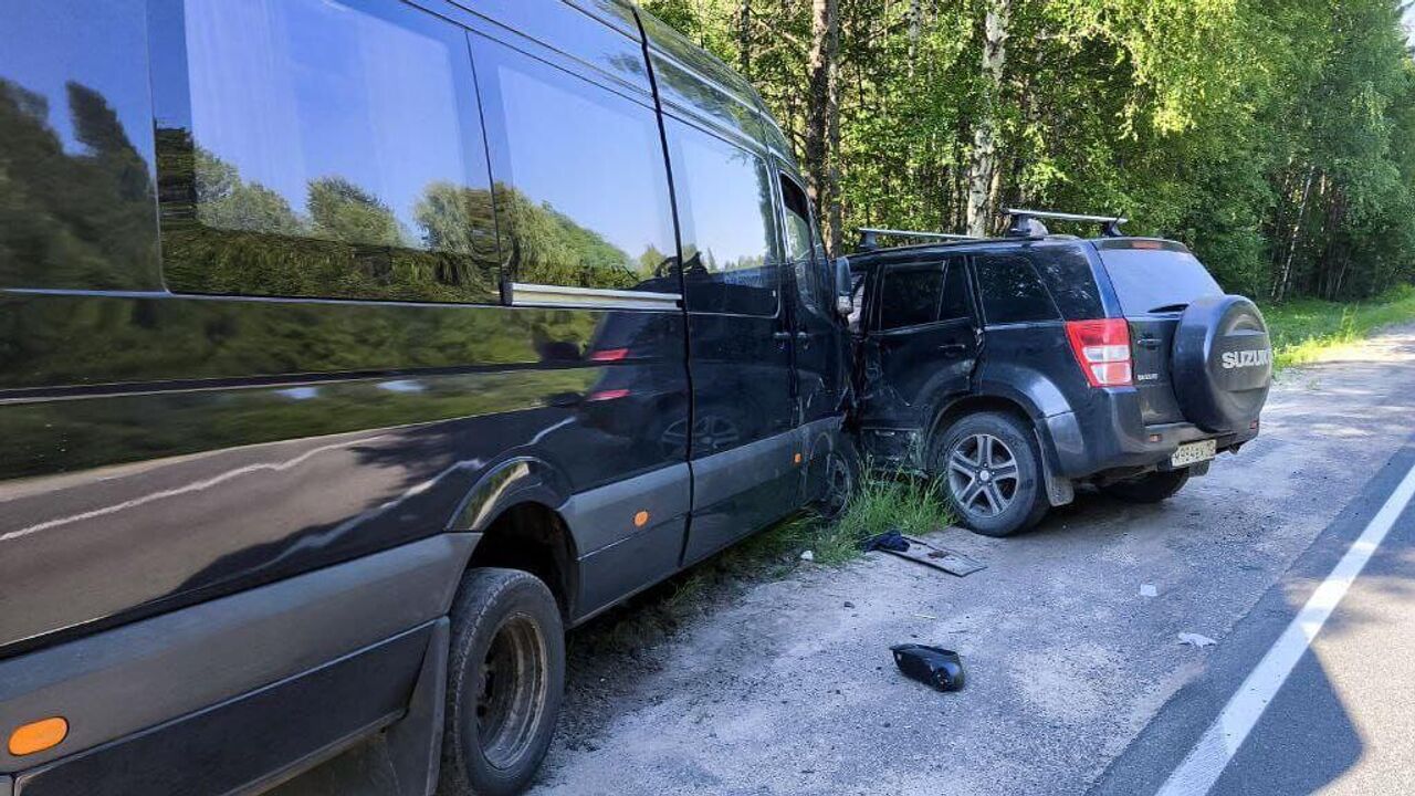 В Алтайском крае автобус сбил двух человек на остановке - РИА Новости,  01.07.2024