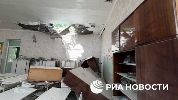 Украинская ракета пробила крышу школы в Донецке
