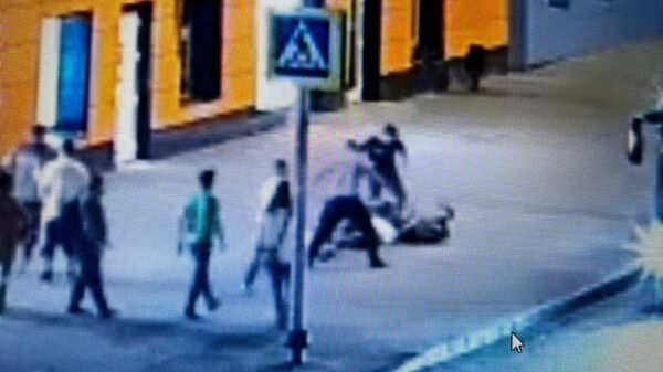 Иностранные граждане избивают мужчину на северо-западе Москвы