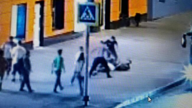 Иностранные граждане избивают мужчину на северо-западе Москвы