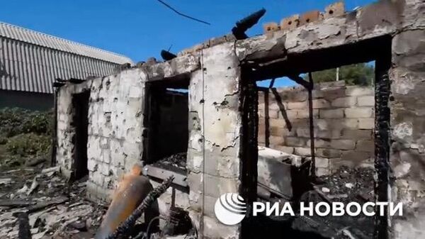 Место обстрела ВСУ в Петровском районе Донецка, в результате которого сгорела хозпостройка и часть дома. 29 июня 2024
