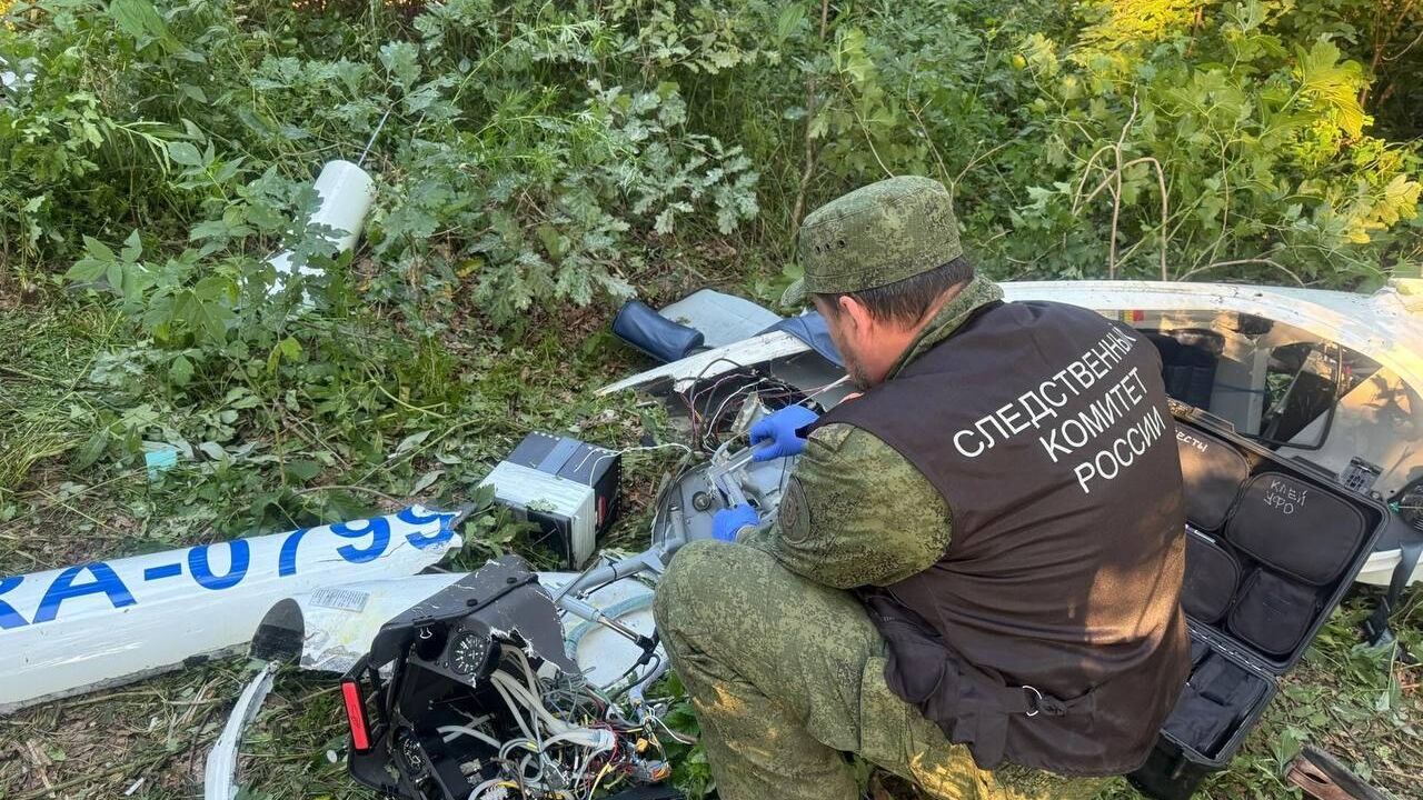 Место происшествия, где планер поломался во время полета и упал на территории аэроклуба в Пензенской области - РИА Новости, 1920, 29.06.2024