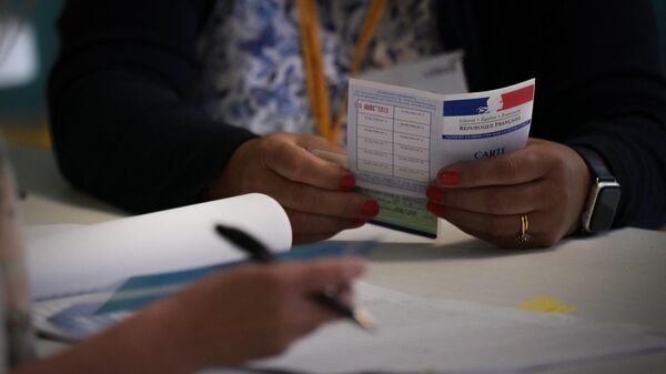 Голосование на внеочередных парламентских выборах во Франции