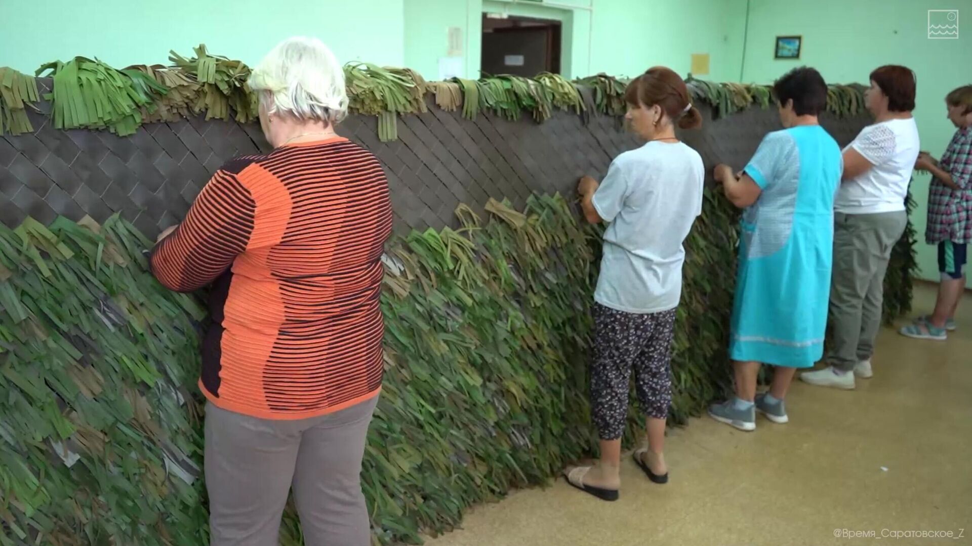 Скриншот из видео отправки саратовскими волонтерами более 60 маскировочных сетей в зону СВО - РИА Новости, 1920, 01.07.2024