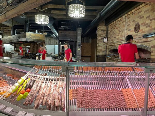 Армения. В окрестностях озера Севан можно купить шашлыки и приготовить их на берегу Армения. В окрестностях озера Севан можно купить шашлыки и приготовить их на берегу