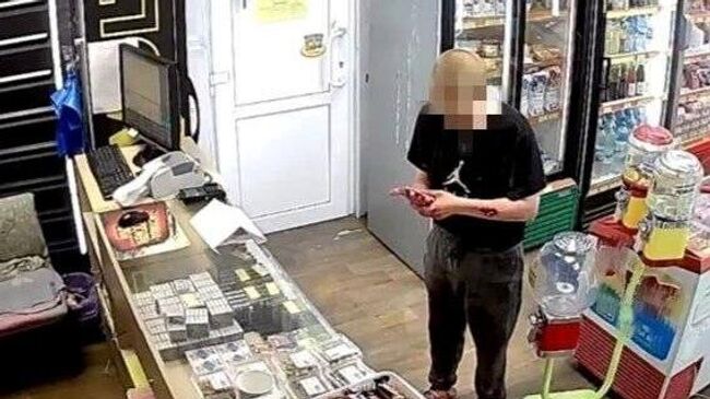 Подозреваемый в нападении на сотрудника магазина в Омске