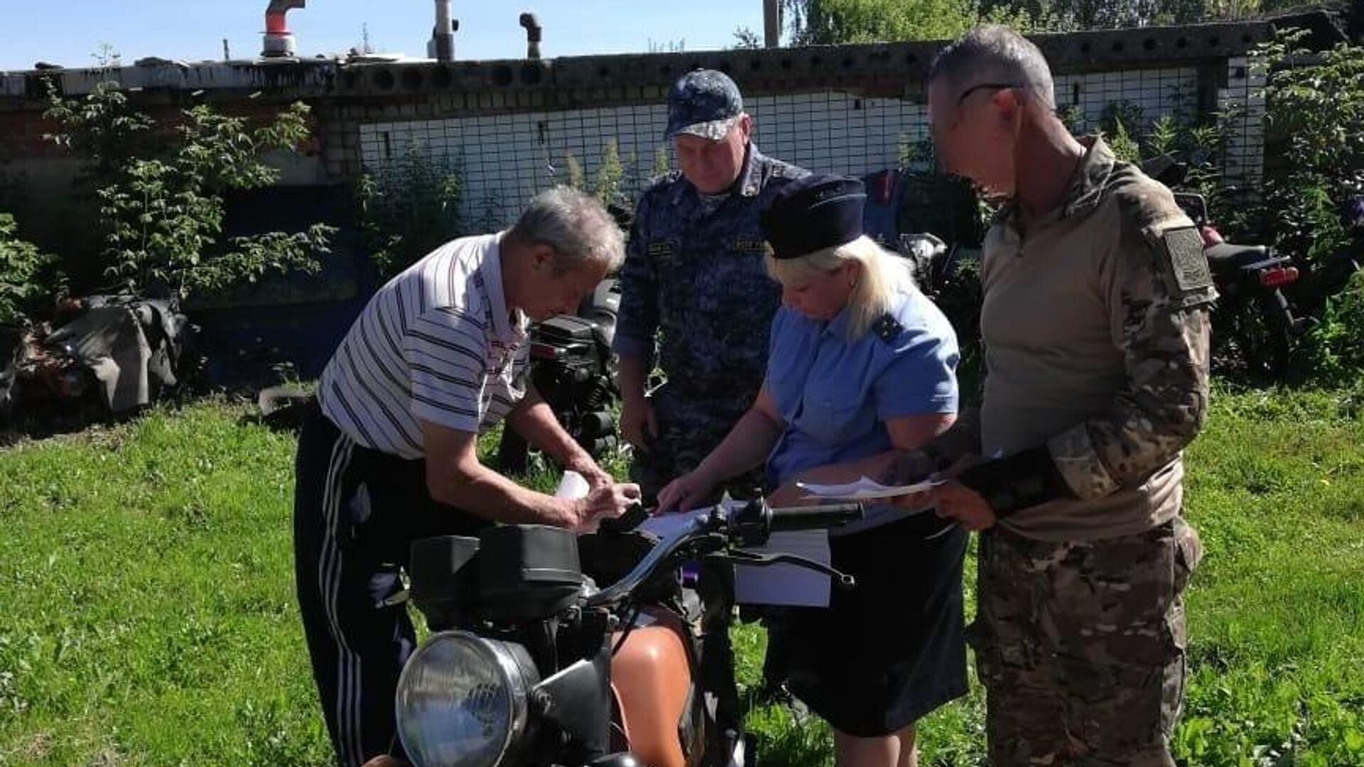 Орловские судебные приставы передали для бойцов СВО автомобиль и мотоцикл -  РИА Новости, 02.07.2024