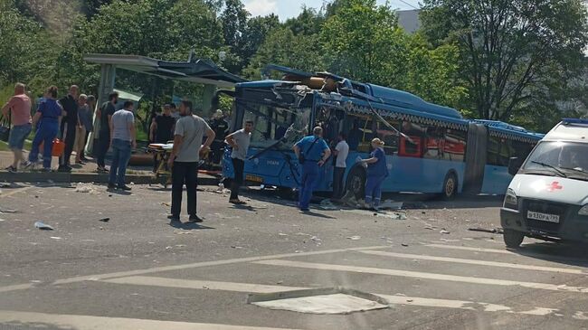 Автобус, на крыше которого взорвался газовый баллон в Москве