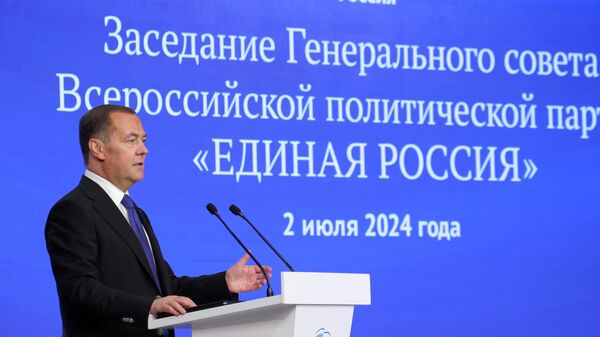 Медведев пошутил о странах, где начальники 